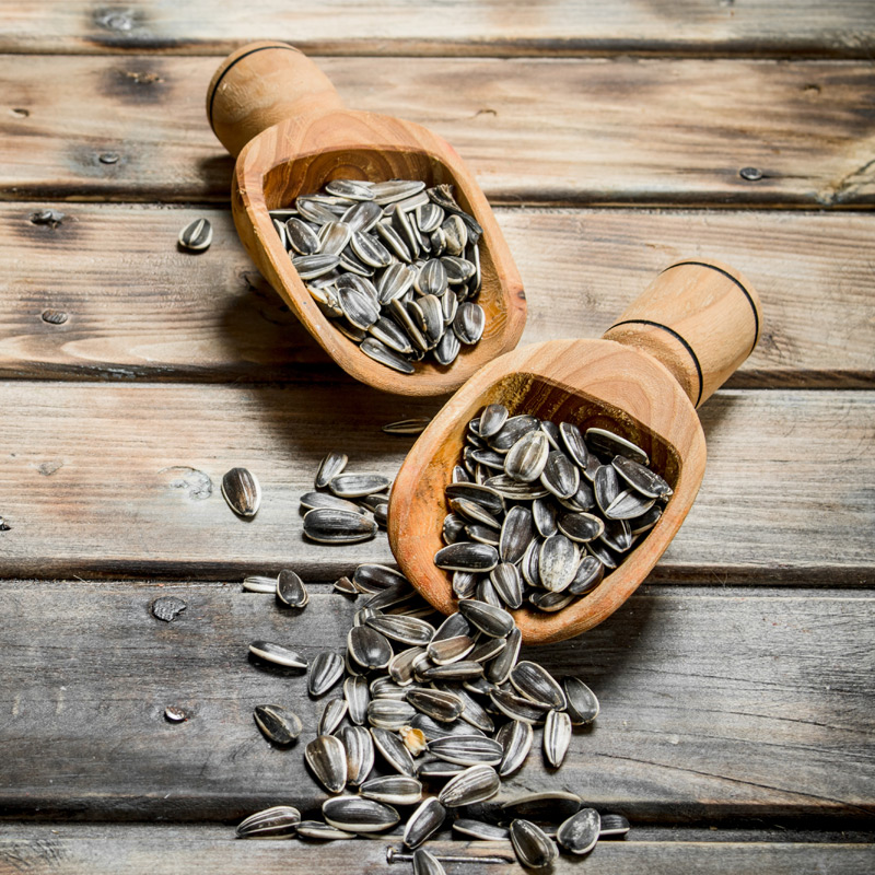 Raw sunflower seeds